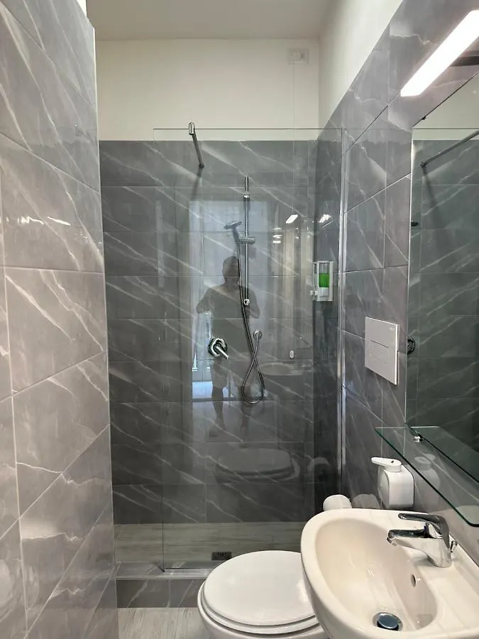 Residenza Esposito Economy Rooms Neapel