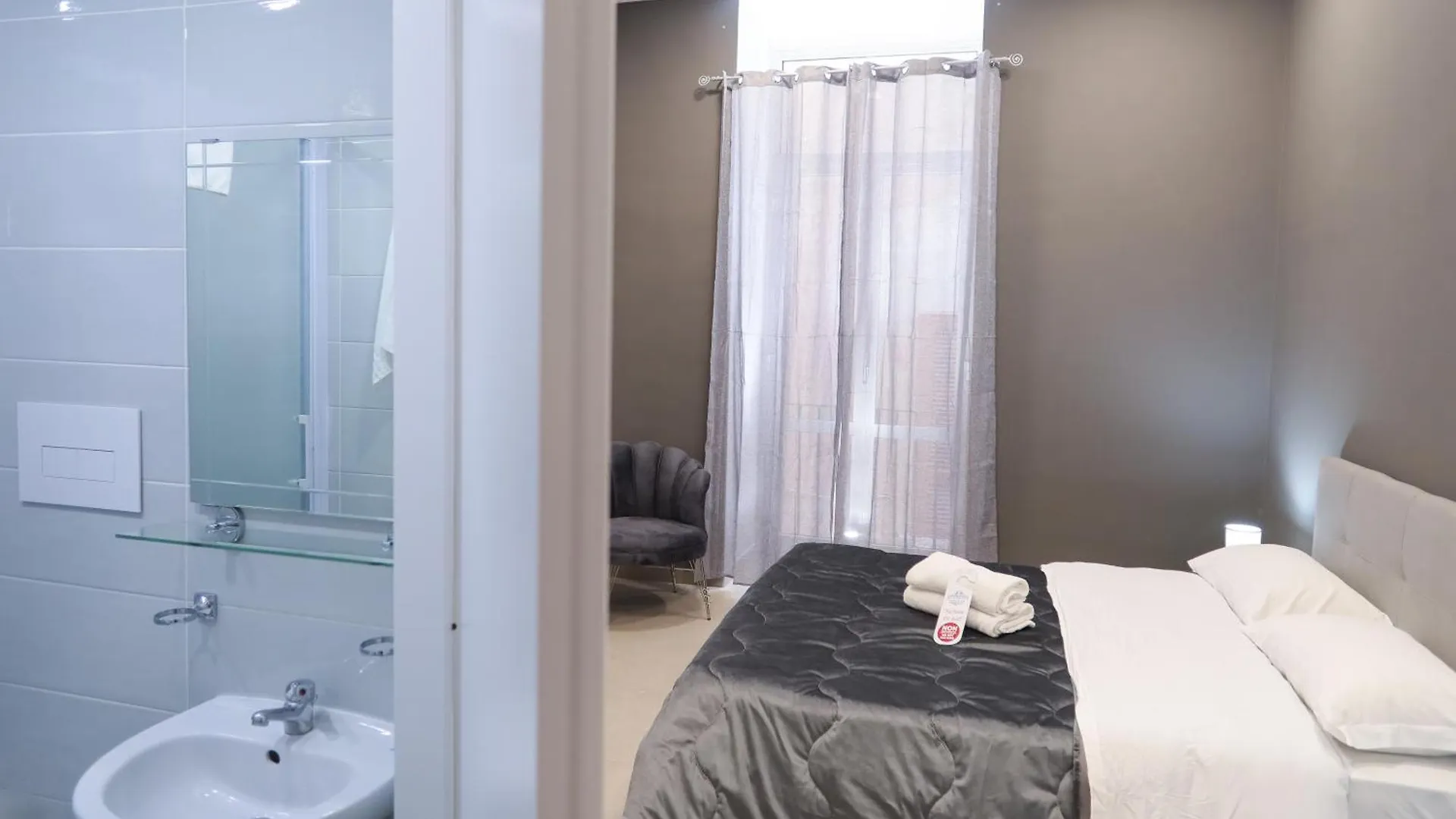 Residenza Esposito Economy Rooms Neapel 0*,  Italien